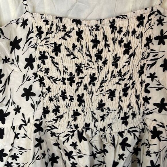 Emory Park Pitaya Women’s Black Cream Floral Smocked Peplum Tank size Medium - Picture 5 of 5